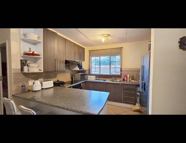 2 BEDROOM APARTMENT FOR SALE IN MOOIKLOOF RIDGE